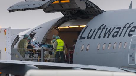 „Eine fliegende Intensivstation“: Im Airbus A310 MedEvac der Luftwaffe gibt es sechs Behandlungsplätze für Intensivpatientinnen und -patienten.