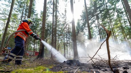 Auch im Landkreis Landsberg steigt die Waldbrandgefahr.