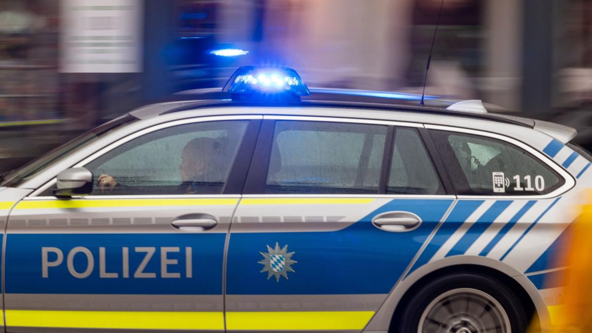 #Nürnberger Land: Autofahrer fährt Polizisten an und flüchtet: Polizei schießt