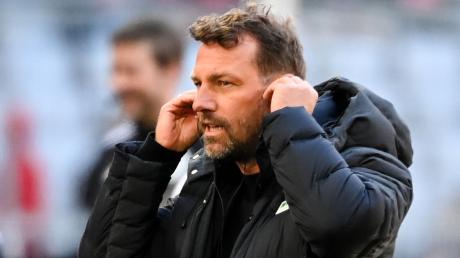 FCA-Trainer Markus Weinzierl will mit einem Sieg am Sonntag beim VfL Bochum drei wichtige Punkte für den Klassenerhalt holen. 