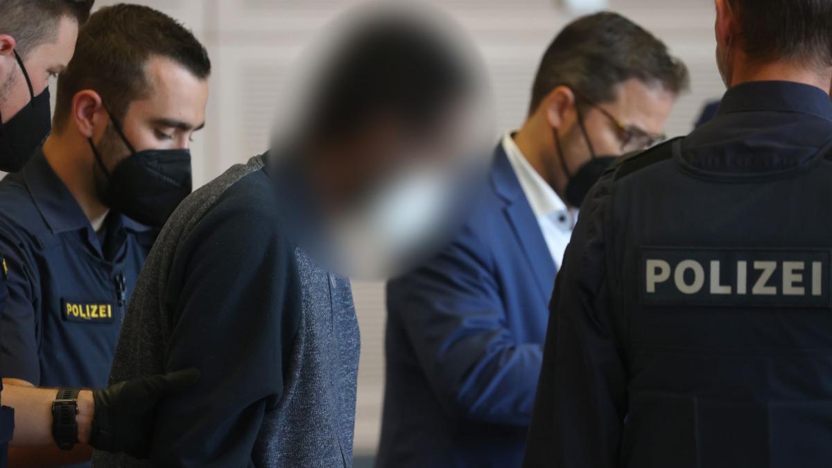 #Landgericht: Anwalt: Messerstecher von Würzburg bedauert Tat