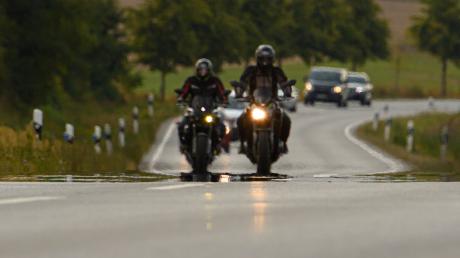 Motorradfahrer sind bei Mönchsdeggingen unter Alkoholeinfluss gefahren.