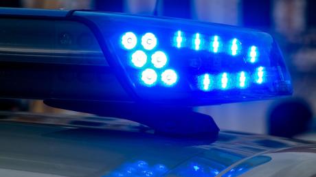 Nach dem Vorfall zwischen zwei Autofahrern sucht die Polizei Augsburg nach Zeugen.