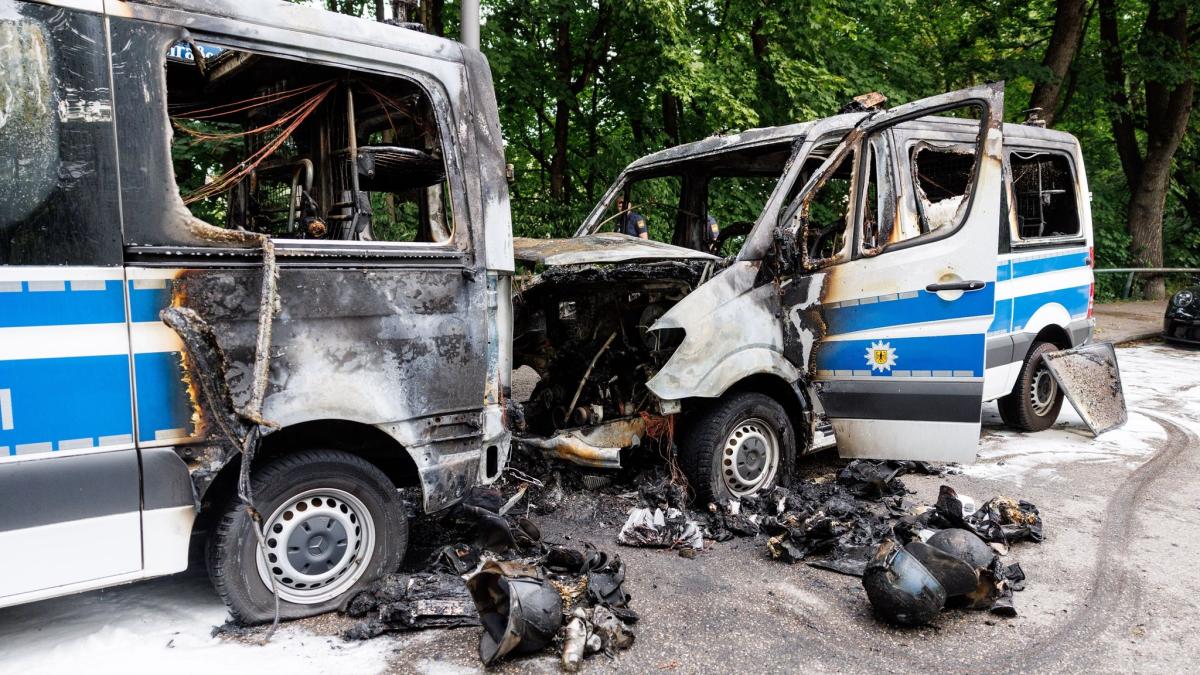 #Krawalle vor G7-Gipfel in Bayern: Mehrere Polizeiautos in Flammen