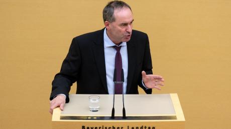 Hubert Aiwanger (Freie Wähler), Wirtschaftsminister von Bayern, spricht.