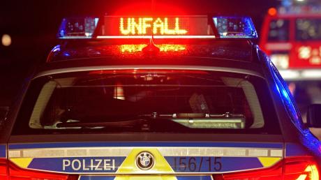 Ein Unfall mit hohem Schaden ist Samstagnacht in Mertingen gesehen. 