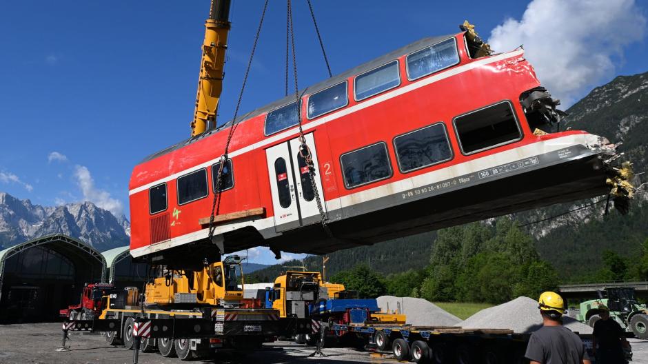 Zwischen Garmisch und München ist am 3. Juni ein Regionalzug entgleist, vier Frauen und ein Teenager starben, mehr als 50 Passagiere wurden verletzt.