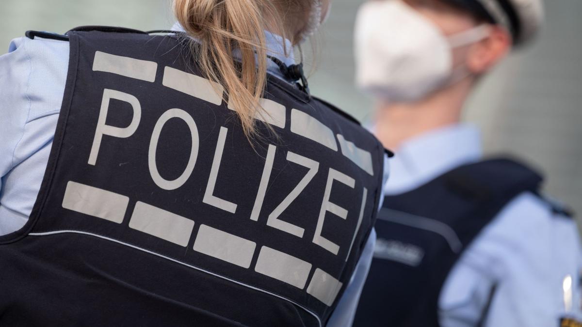 #Mindelheim: Mann schlägt Autoscheibe ein und beißt Polizisten