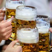 Auch im Landkreis Augsburg werden die Bierpreise wohl weiter steigen. 