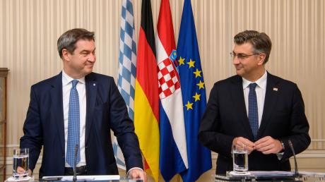 Bayerns Ministerpräsident Markus Söder (CSU, l) und Kroatiens Premierminister Andrej Plenkovic bei einer gemeinsamen Pressekonferenz.