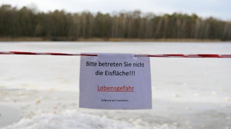Die Wasserwacht in Bayern hat eindringlich davor gewarnt, Eisflächen auf Seen zu betreten.