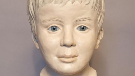Das erstellte Gesicht eines Jungen, der im Mai 2022 tot bei Vohburg in der Donau gefunden wurde.