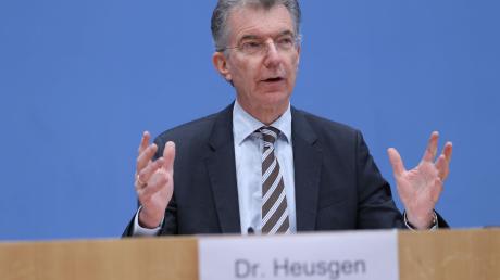 Christoph Heusgen, Leiter der Sicherheitskonferenz, spricht bei einer Pressekonferenz.