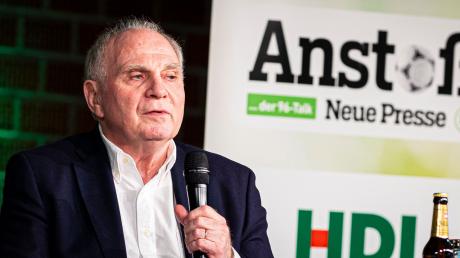 Der langjährige Bayern-Präsident Uli Hoeneß spricht im Rahmen der Talk-Runde «Anstoß» der Neuen Presse.