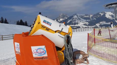 Im Skigebiet Sudelfeld ist eine Schneekanone nach Wirtschaftsminister Hubert Aiwanger benannt.
