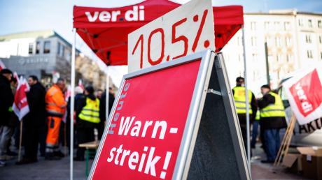 Auch Bayern wird heute am 27. März 2023 massiv von dem gemeinsamen Streik von Verdi und der EVG betroffen sein.