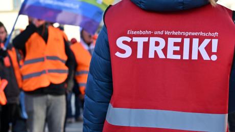 Die EVG verhandelt mit der Deutschen Bahn über höhere Löhne für die Beschäftigten. Drohen weitere Streiks?