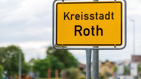 Das Ortsschild der Kreisstadt Roth.