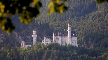 Das Schloss Neuschwanstein - nicht nur im Morgenlicht eine Touristenattraktion.