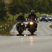 Zwei Biker aus dem Landkreis Aichach-Friedberg haben sich im Juli vergangenen Jahres ein illegales Rennen unweit des Tegernsees geliefert.  Vor dem Amtsgericht Miesbach wurden die jungen Männer jetzt verurteilt.