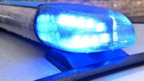 Ein 17-jähriger Kradfahrer ist am Mittwoch bei Rehling auf ein Auto aufgefahren. Eine 15-Jährige wurde dabei leicht verletzt.