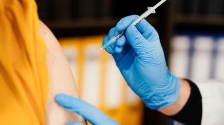 Seit 18. September ist ein neuer Impfstoff gegen Covid-19 verfügbar. Er soll insbesondere vor den aktuellen Varianten des Virus schützen.