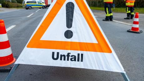 Vier Personen werden am Freitagabend bei eiem Unfall in Weilheim verletzt.
