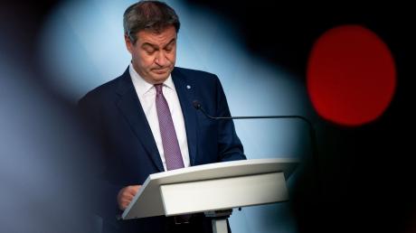 Markus Söder (CSU) , Ministerpräsident von Bayern, gibt eine kurzfristig anberaumte Pressekonferenz.
