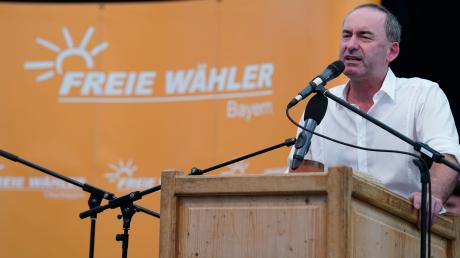 Hubert Aiwanger stellvertretender Ministerpräsident von Bayern spricht beim Volksfest in Keferloh bei München.