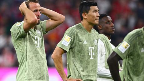 Münchens Harry Kane (l) und Münchens Min-Jae Kim reagieren nach dem Spiel.