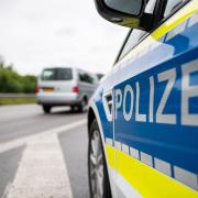 Ein 57-Jähriger hat in Nördlingen Socken und Tee gestohlen.