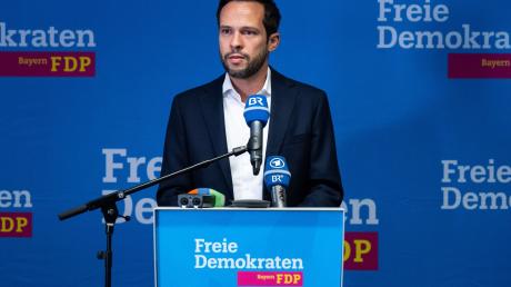 Martin Hagen (FDP), Landesvorsitzender Bayern, nimmt an einer Pressekonferenz teil.