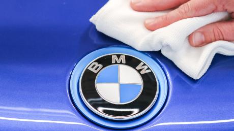 Mit einem BMW begannen Autoschieber illegale Geschäfte im Landkreis Augsburg.