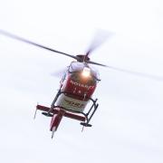 Ein Hubschrauber hat am Samstag einen Motorradfahrer ins Krankenhaus gebracht.