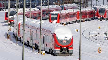 Starke Schneefälle haben die Bahn – wie hier in Kempten – Anfang Dezember ausgebremst. Foto: Ralf Lienert