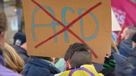 Während die AfD Augsburg-Land eine Veranstaltung im Holzwinkelsaal veranstaltet, soll davor gegen "Rechtsradikalismus, Rassismus und Antisemitismus" demonstriert werden. 