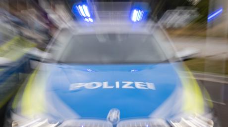 Auf dem Parkplatz der Brauerei in Ustersbach kam es am Montag zu einem Unfall. 
