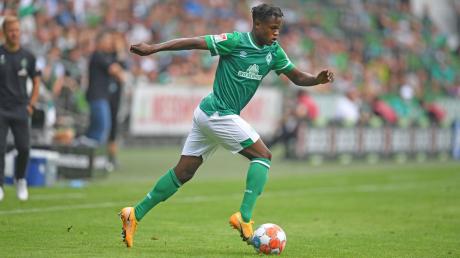 Abdenego Nankishi am Ball. Der Stürmer wird an 1860 München verliehen.