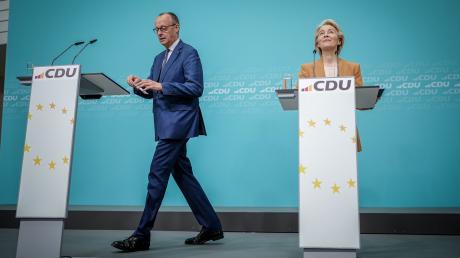 Friedrich Merz (CDU), CDU-Bundesvorsitzender und Unionsfraktionsvorsitzender, und Ursula von der Leyen, Präsidentin der Europäischen Kommission, geben eine Pressekonferenz.