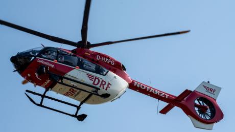 Zwischen Margertshausen und Fischach kam es am Donnerstag zu einem Unfall, bei dem auch ein Hubschrauber im Einsatz war. 