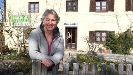 Der seit bald 30 Jahren existierende Bioladen auf dem Hof ist das Werk von Gisela Sengl. Jetzt hat die 63-Jährige eine andere Aufgabe vor sich: Sie ist die neue Co-Vorsitzende der Grünen in Bayern. Foto: Ulrich Wagner