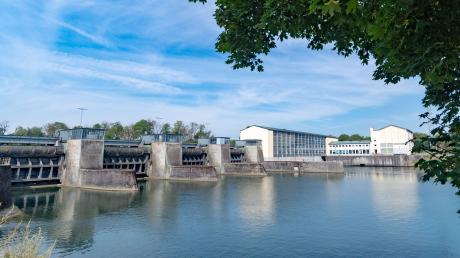Das Wasserkraftwerk Altheim an der Isar nahe Landshut.