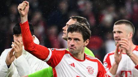 Münchens Thomas Müller jubelt nach dem Spiel.