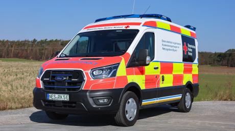 Das Bayerische Rote Kreuz nimmt den ersten voll-elektrischen Krankentransportwagen in Bayern in Betrieb.
