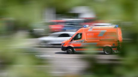Bei einem Unfall zwischen Unterknöringen und Remshart ist eine Frau leicht verletzt worden. Ein Rettungswagen war erforderlich.