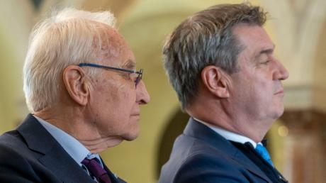 Der ehemalige Ministerpräsident Edmund Stoiber (l, CSU) und Markus Söder, (r, CSU) Ministerpräsident von Bayern, während der Vorstellung des Buchs «Die Bayerischen Ministerpräsidenten 1918 -2018».