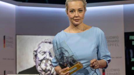 Julia Nawalnaja, Witwe von Alexej Nawalny, wird während des Ludwig-Erhard-Gipfels am Tegernsee mit dem Freiheitspreis der Medien ausgezeichnet.