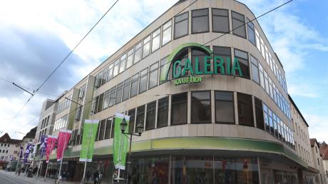 Eine Filiale der Kaufhauskette Galeria Kaufhof in der Fußgängerzone in Würzburg.