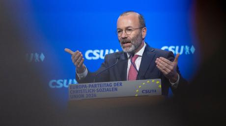 Der CSU-Spitzenkandidat zur Europawahl Manfred Weber spricht auf dem kleinen Parteitag der CSU zur der Europawahl.
