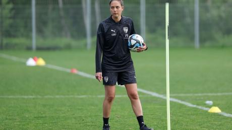 Sabrina Wittmann leitet ihr erstes Training als Ingolstadts Cheftrainerin.